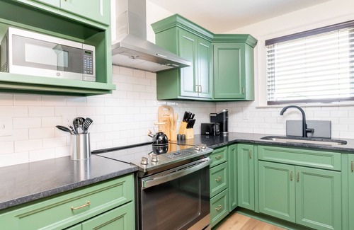 Louisville Apartment | Rickhouse Loft @Tartan House - Studio+Loft Sleep 6