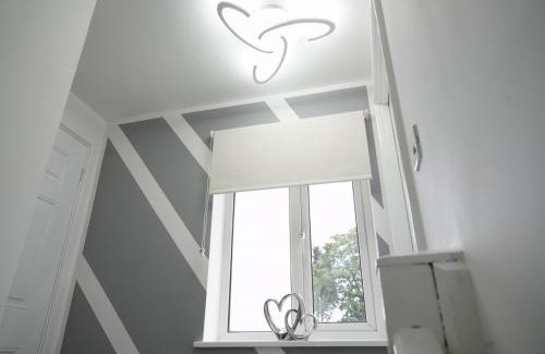 Holbrooks House | Ricoh Arena/Newly Refurbished Semi-Detached House