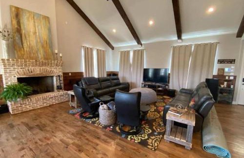 Winona House | Rider's Lodge