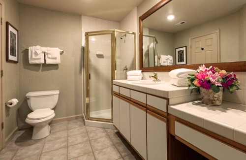 Tahoe Village Hotel | Ridge Pointe Resorts