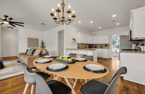 Jenks House | Ridge Retreat! King Beds By Outlet Mall & Aquarium