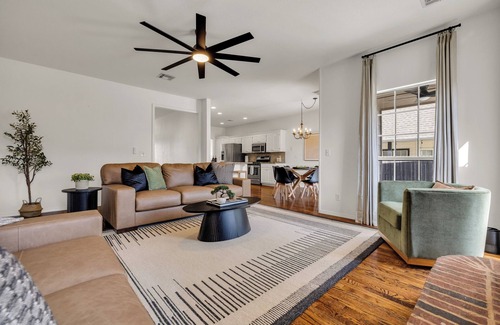 Jenks House | Ridge Retreat! King Beds By Outlet Mall & Aquarium