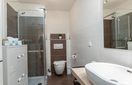Klotten Apartment | Riesling Appartement for 2 - 4 People - Billiards - Balcony with Mosel View - Parking - Wine Barrel Bar - Fully Equipped Kitchen - Netflix - WaipuTV - 3 km from Cochem