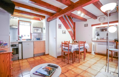 Kaysersberg-Vignoble Ski Chalet | Riesling pavilion with terrace and parking