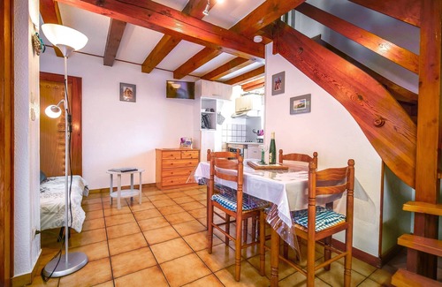 Kaysersberg-Vignoble Ski Chalet | Riesling pavilion with terrace and parking