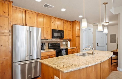 Rigden Farm Condo | Rigden Farm Loft with garage, elevator, secure building, close to CSU & Old Town