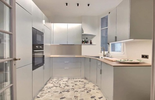 Notre-Dame-des-Champs Apartment | RIGHT AROUND THE CORNER, NEAR EVERYWHERE YOU WANT TO BE–SAINT GERMAIN