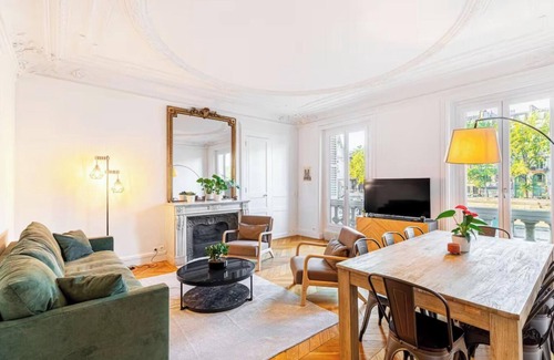 Sorbonne Apartment | RIGHT IN FRONT OF NOTRE-DAME AT QUAI SAINT-MICHEL – 160 M² - 4 BEDROOM