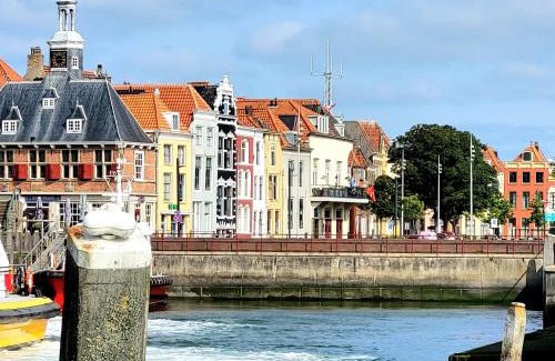 Vlissingen House | Rijksmonument Havenzicht, met zeezicht, ligging direct aan zee en centrum