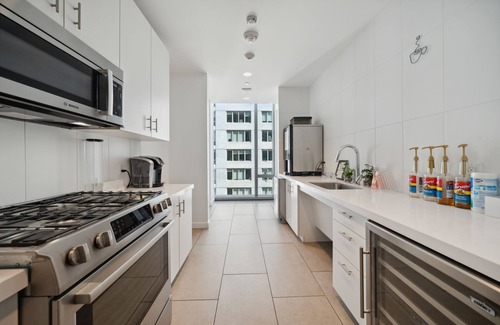 Rincon Hill Apartment | Rincon Hill 1 BR w/Office by Anyplace - 11457