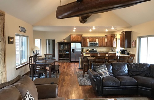 South Fork Cabin | Rio Oasis - Riverside Tranquility