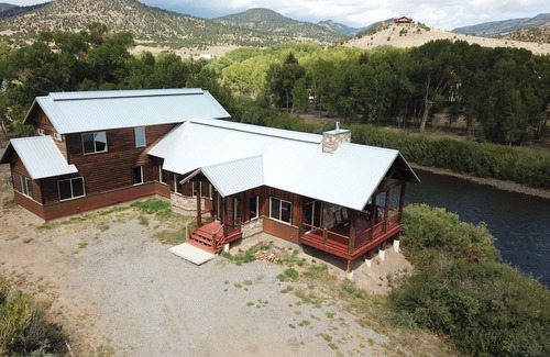 South Fork Cabin | Rio Oasis - Riverside Tranquility