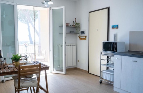 Riotorto Apartment | Riotorto - Appartamento con terrazzo vista mare e giardino