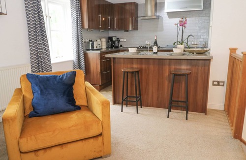 Hendrerwydd Cottage | RISING SUN COTTAGE, with hot tub in Lixwm