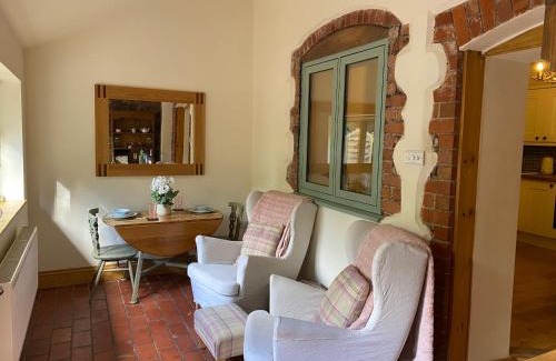 Pontesbury House | Rita's Luxury Retreat with Swedish Hot tub and Wood Fuelled Pizza Oven