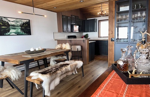 Mammoth Lakes House | Ritz on the Ridge. A Gem of a Stay & Guest Favorite!