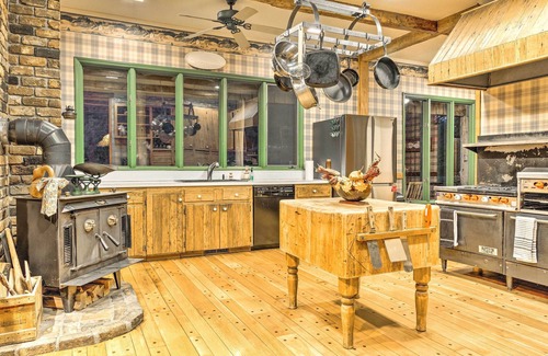 Cullowhee Villa | River Access + Mtn Views: Cullowhee Lodge!