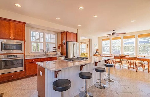 White Stone House | River Beachfront- Spacious Dog & Family Friendly 3 Bedroom Home on Shared Beach
