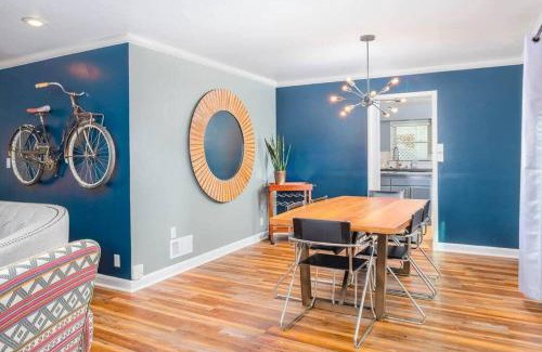 Appleton House | River Drive Retreat - Family Neighborhood sleeps 10