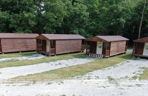 Harrogate Cabin | River Forge Cabin 53 - Cozy and Rustic 1 Bedroom Cabin - Creek Front