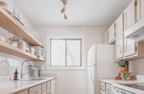 Saskatoon House | River Front 3 Bedroom Townhome -Newly Renovated!