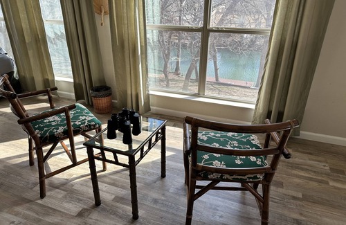 Canyon Lake House | River front! 🦮Friendly! 🛶Canoe, kayak/SUP, 🚤Boat rental. 2min from Whitewater