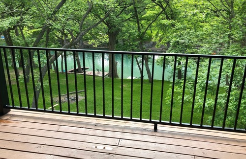 Canyon Lake House | River front! 🦮Friendly! 🛶Canoe, kayak/SUP, 🚤Boat rental. 2min from Whitewater