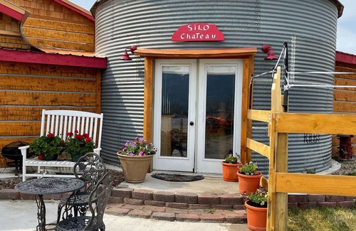 Plains Villa | RIVER FRONT GRAIN SILO CHATEAU