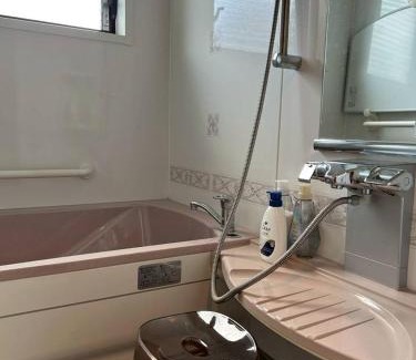 Hachiman-cho Apartment | River front Guest House 風