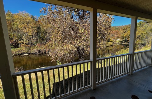 Cullowhee House | River Front Home Nestled in the Smokey Mountains
