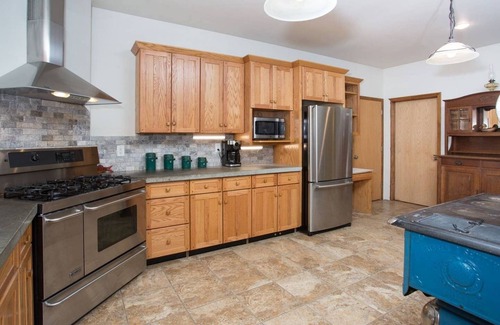 Nye House | River Island House - Luxury Mountain Riverfront Log Home, Nye, Montana