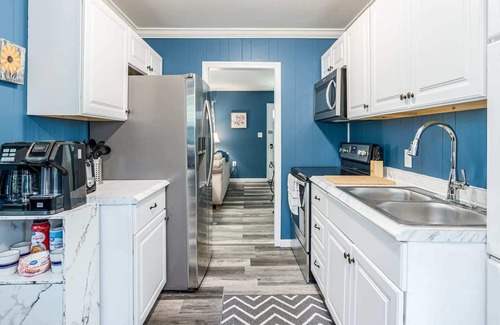 Millville House | River & Kayak Cottage, Hot Tub, Deck, Grill, WiFi!