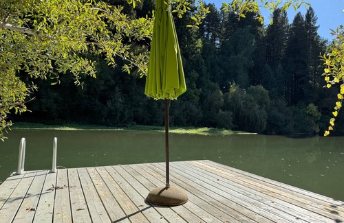 Guerneville House | River Lady - Beautifully Updated Cabin on the Russian River