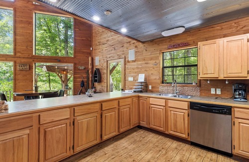 Murfreesboro House | River Retreat 3-bedroom house on 5 acres in Murfreesboro, with kayaks and canoes