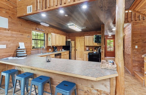 Murfreesboro House | River Retreat 3-bedroom house on 5 acres in Murfreesboro, with kayaks and canoes