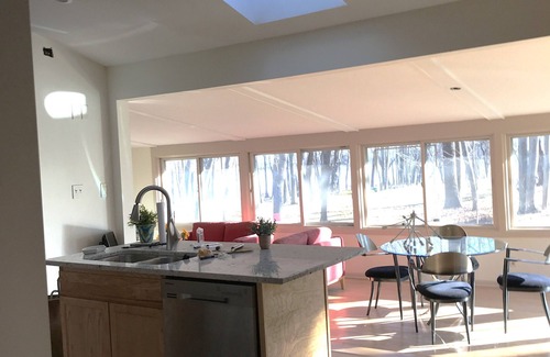 Mequon House | River Retreat and Executive Rental - 5BR