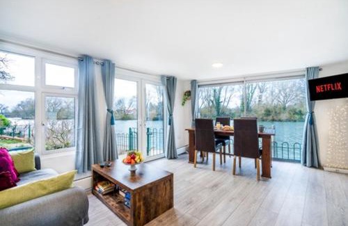 Staines Apartment | RIVER RETREAT- near Holloway U, Thorpe Park and Heathrow airport