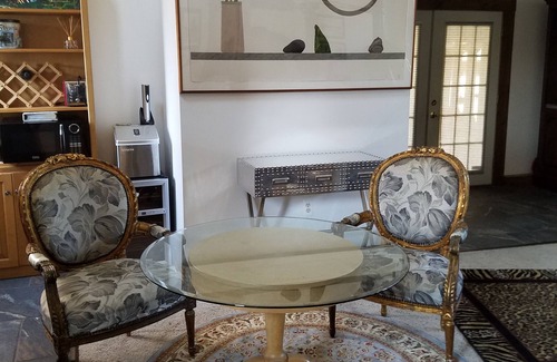 Willow Street House | River Rock Room at Muse House: Secluded Luxury in horse country.