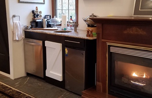 Willow Street House | River Rock Room at Muse House: Secluded Luxury in horse country.