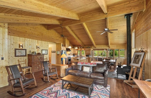 Pray House | River Rose - Fully remodeled charming ranch style cabin on Yellowstone River!
