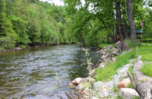 Mayfield House | River's Edge Hot tub dock trout fishing