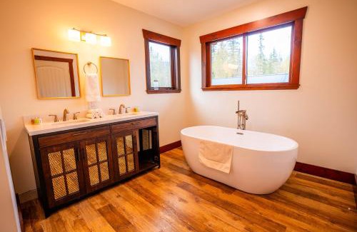 Blue River House | River Safari Lodge