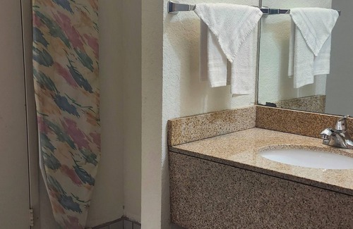 Fort Smith Hotel | River Valley Inn & Suites (Extended Stay)