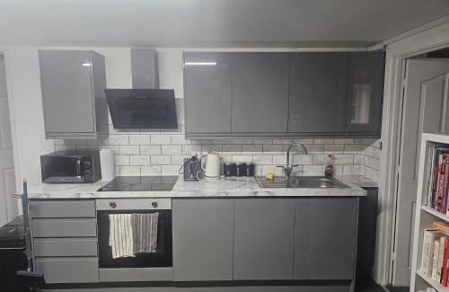 Greenhithe Apartment | River view flat by the Thames