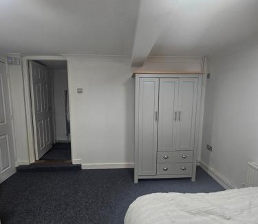 Greenhithe Apartment | River view flat by the Thames