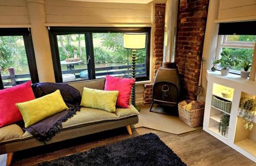 Five Oak Green House | River View