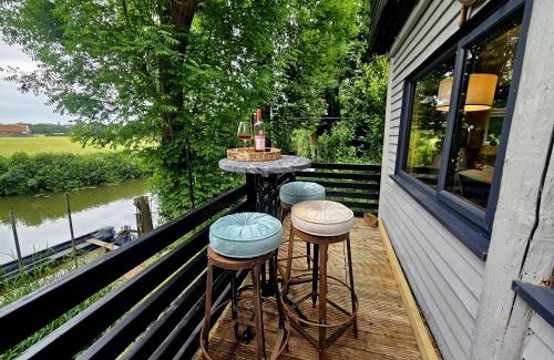 Five Oak Green House | River View