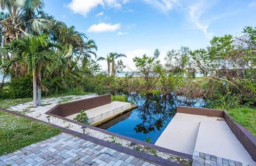 Rainbow Groves House | River View Home w Boat Dock!