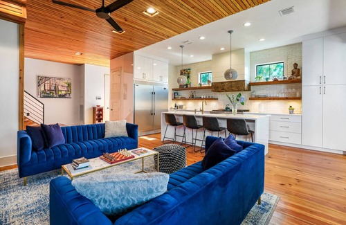 Whitney House | River View Luxury with Heated Pool & Take Ferry to French Quarter