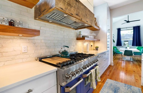 Whitney House | River View Luxury with Heated Pool & Take Ferry to French Quarter